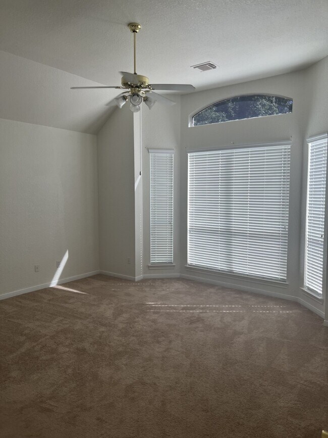 Building Photo - 13433 Hidden Valley Dr