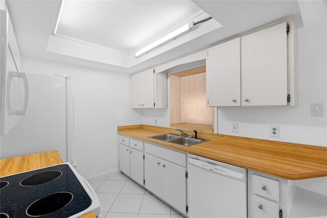 Building Photo - 2814 20th Ave Dr W