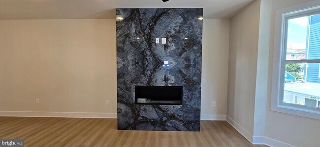 Building Photo - 424 Chapel Alley