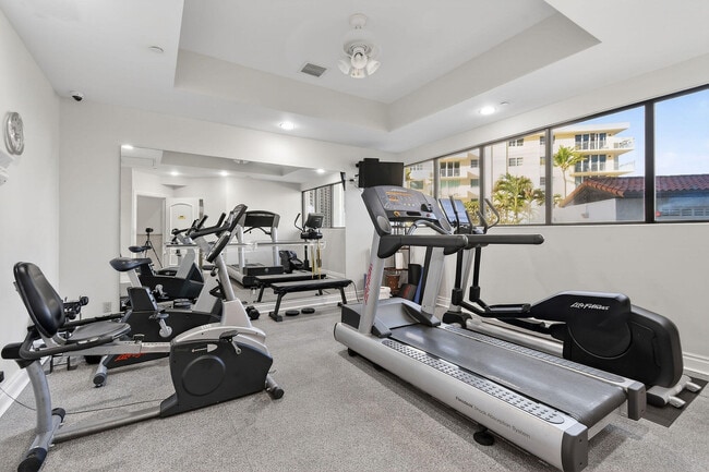 Building Photo - 600 Ocean Dr