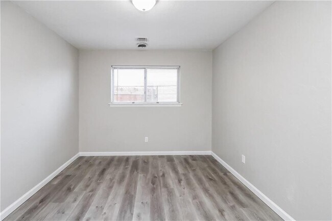 Building Photo - 217 Cherrywood Dr