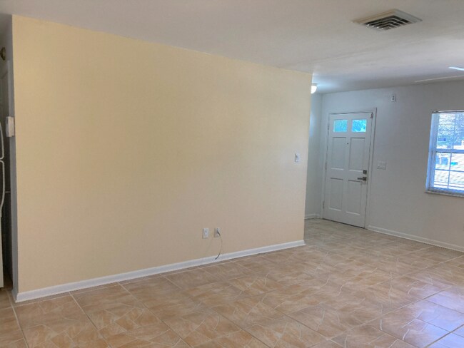 Building Photo - 207 E St