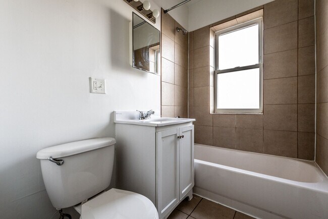 Building Photo - 1123 N Lawler Ave Chicago, IL 60651