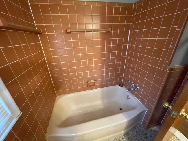 Building Photo - 3-Bedroom Home in Sought-After Cranbrook Village