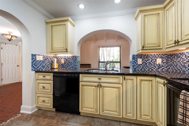 Building Photo - 3412 Leigh Rd