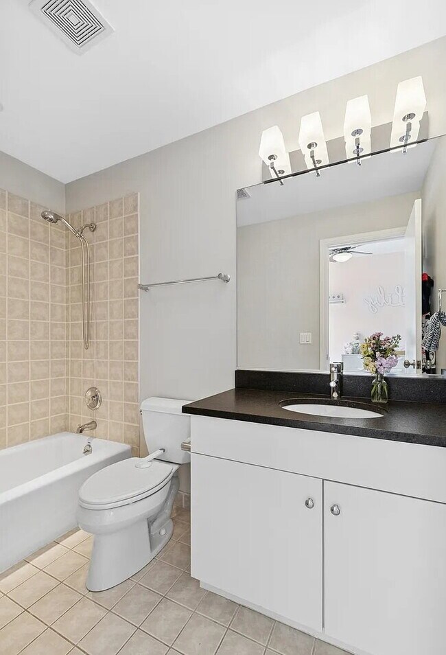Building Photo - Comfortable Living in a Desirable Area