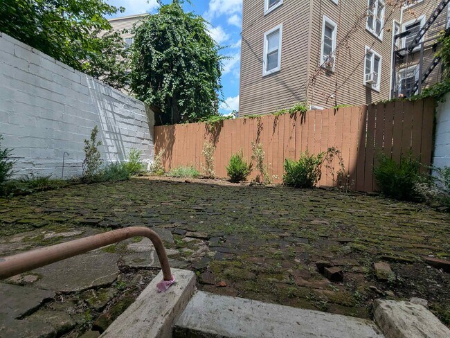 Building Photo - 374 2nd St