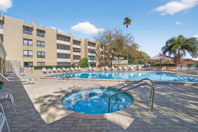 Building Photo - 2616 Cove Cay Dr