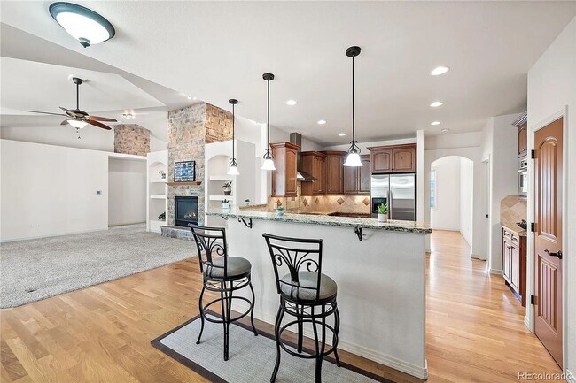 Building Photo - Amazing, Large & Beautiful Lakewood Home A...