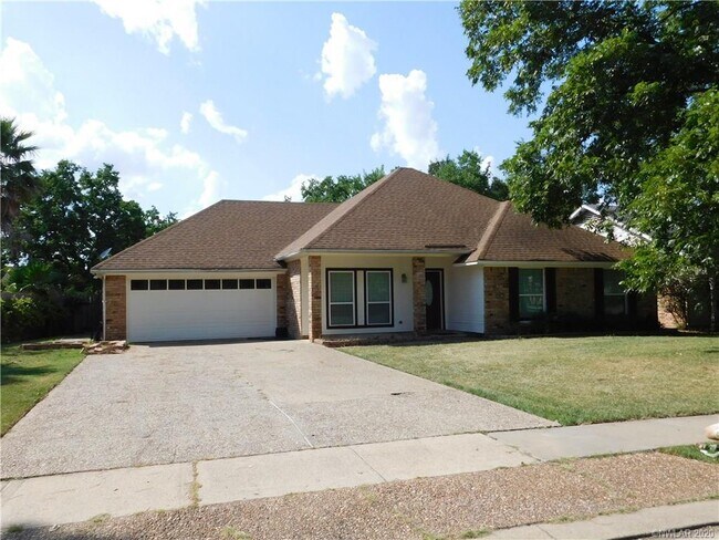 Building Photo - 407 Summit Dr