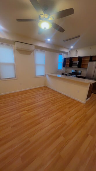 Building Photo - 171 Schiller St