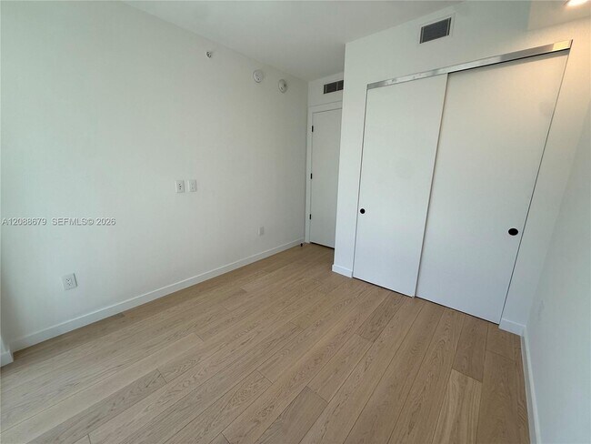 Building Photo - 2200 Brickell Ave
