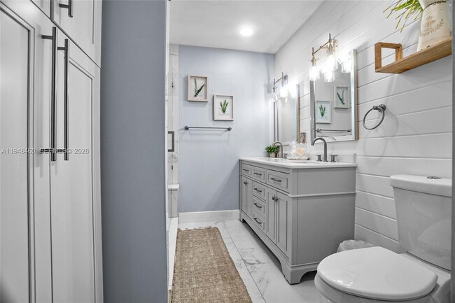 Building Photo - 505 Maplewood Dr