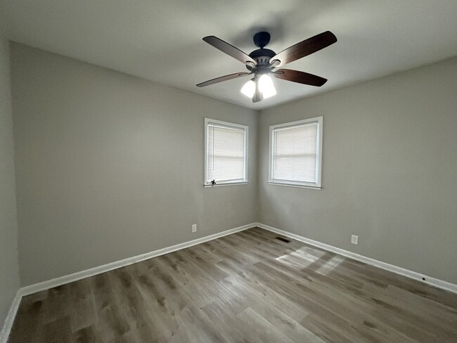 Building Photo - Great 2 Bed 1 Bath Home in South Nashville with Bonus 3rd Room or Office!