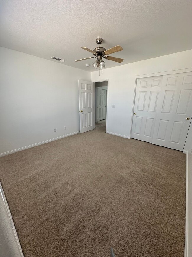 Building Photo - 3 bedroom, 2 bath in Copper Hills