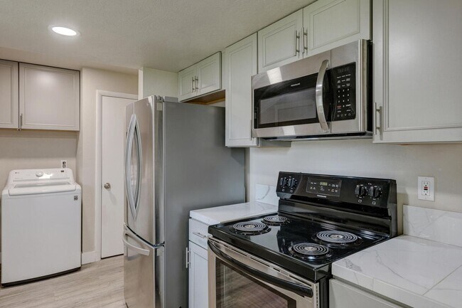 Building Photo - Streamside Duplex - Harvey Anderson