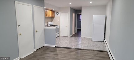 Building Photo - 230 W Roosevelt Blvd