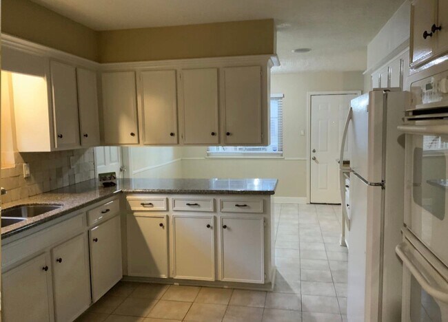 Building Photo - 16395 Havenpark Dr