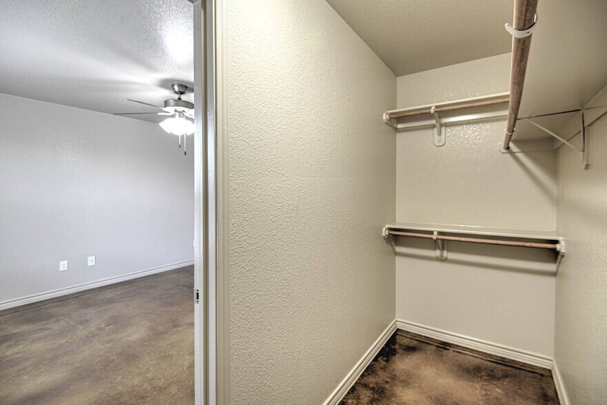 Building Photo - 1607 Powder River Dr APT A