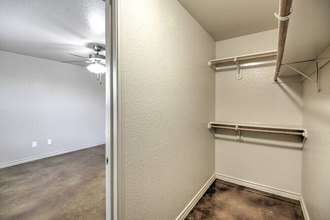 Building Photo - 1607 Powder River Dr APT A