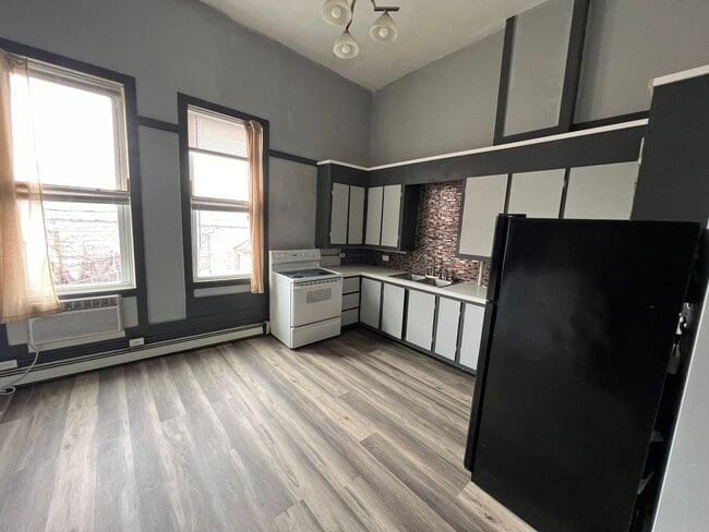 Building Photo - 317 S Clinton Ave