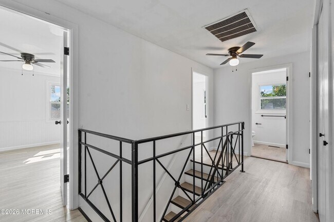 Building Photo - 8 Holton Ln