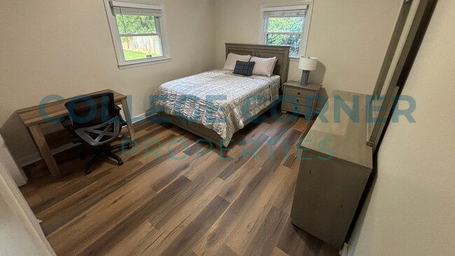 Building Photo - 1465 Brookwood- 4 BR,2 Bth house