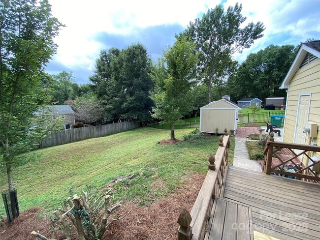 Building Photo - 1025 Thornsby Ln