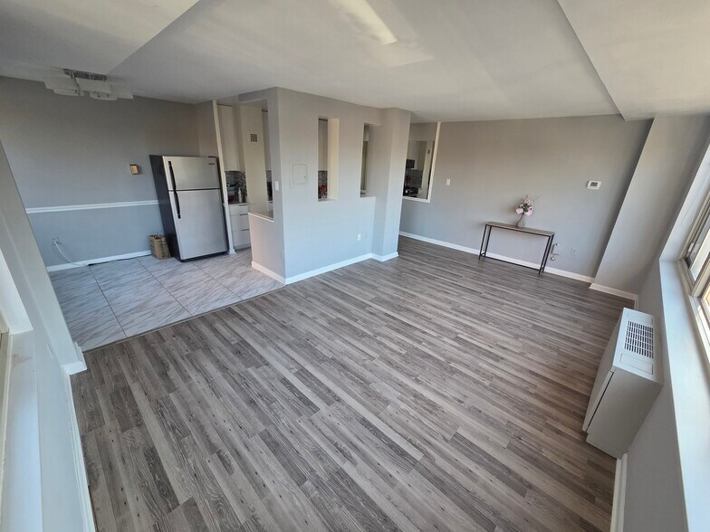 Building Photo - 4000 Tunlaw Rd NW