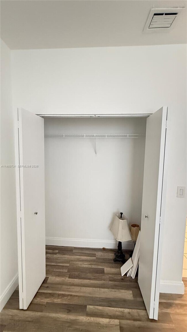 Building Photo - 1663 SE 27th Dr