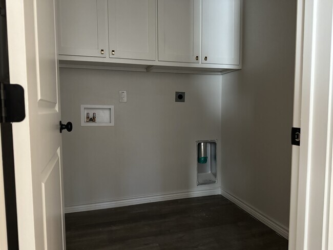 Building Photo - 5106 White Rose Dr