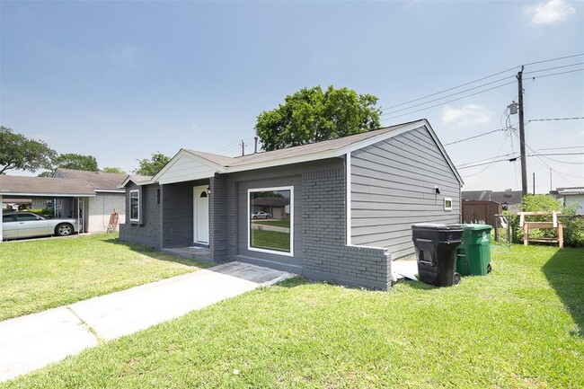 Building Photo - 3309 Proswimmer St