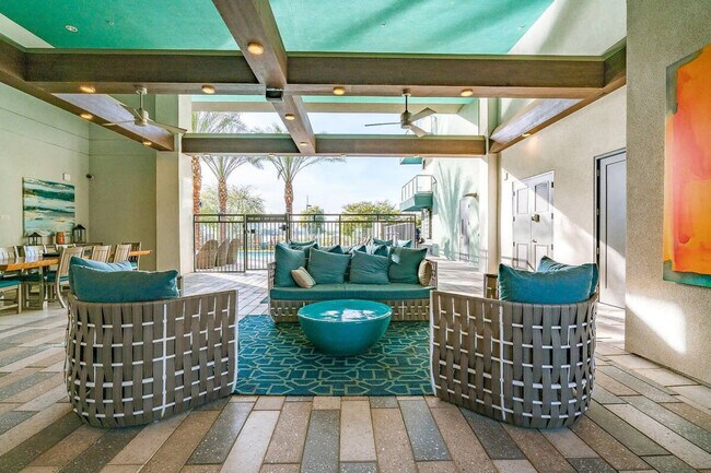 Building Photo - 555 N College Ave