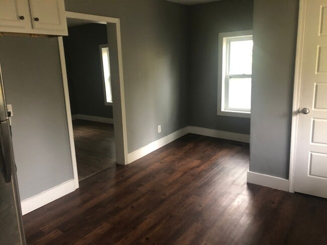 Building Photo - Cute 3 bedroom house in quiet neighborhood!