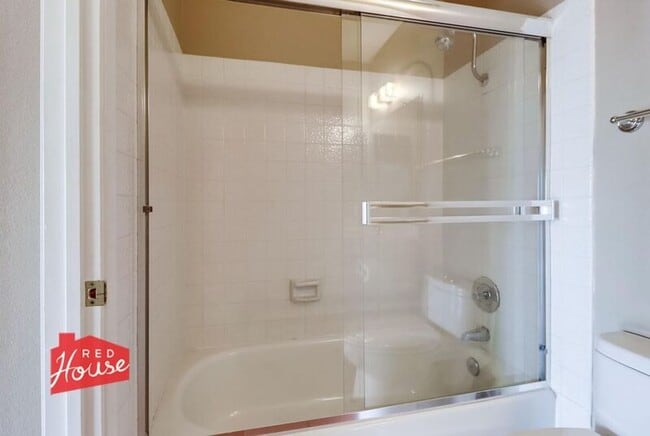 Building Photo - 825 Mola Vista Way