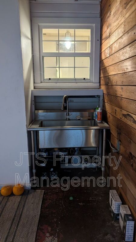 Building Photo - 3107 Del Paso Blvd