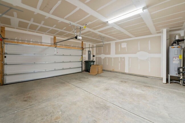 Building Photo - Gorgeous Aria at the Park 3 Bedroom Townhouse!