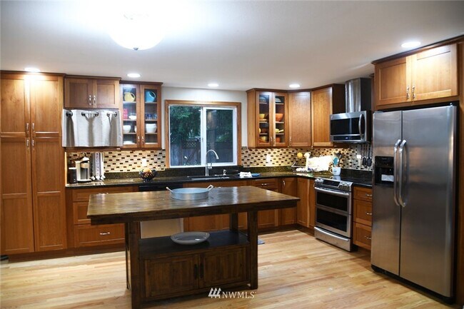 Building Photo - Charming home in Sammamish