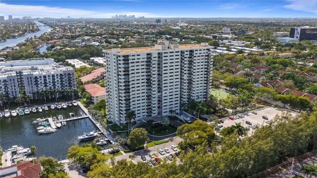 Building Photo - 3200 Port Royale Dr N