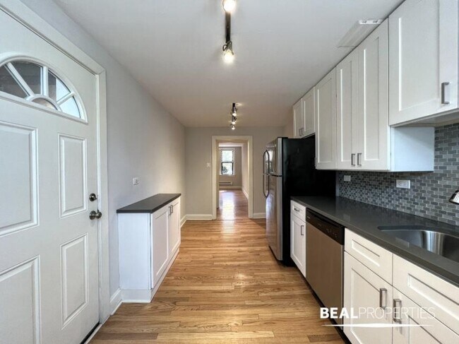 Building Photo - 0 bedroom in CHICAGO IL 60647