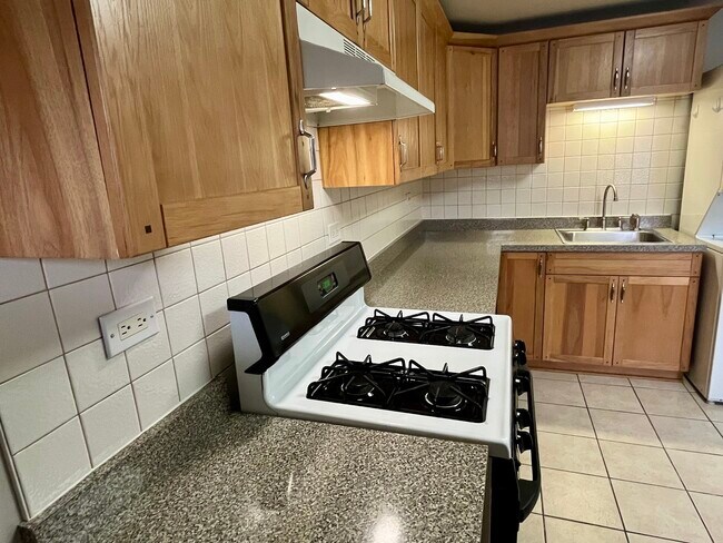 Building Photo - 3535 S Lowe Ave