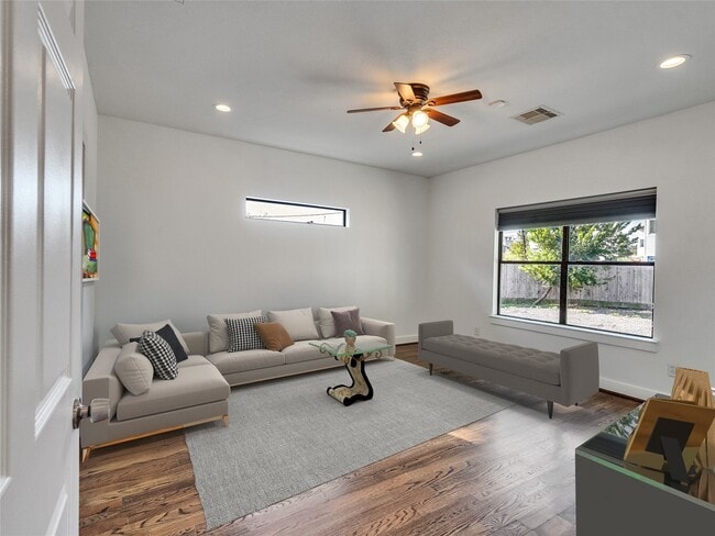 Building Photo - 4730 Bell St