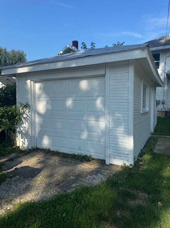 Building Photo - 1626 Kelly Dr