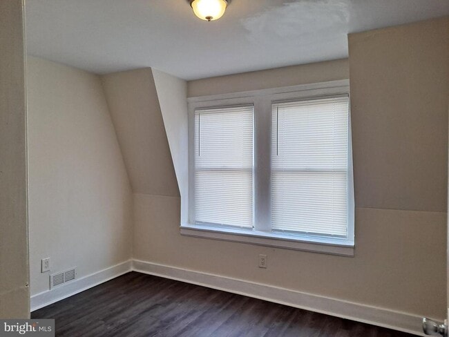 Building Photo - 1100 Green St