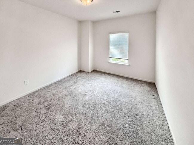 Building Photo - 5784 Silver Lk Dr