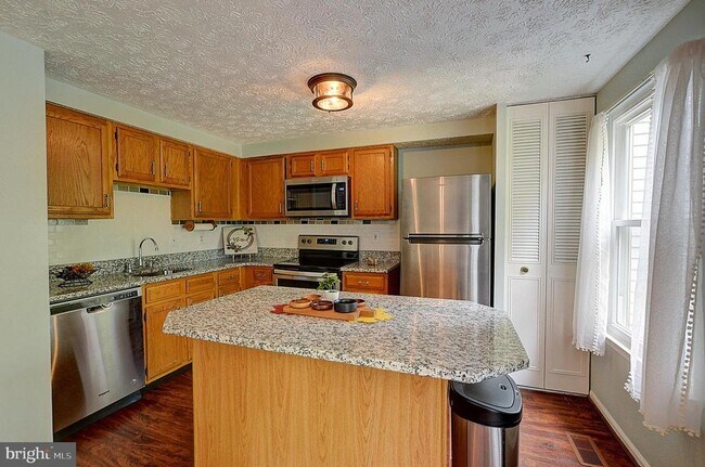 Building Photo - 7622 Mandan Rd