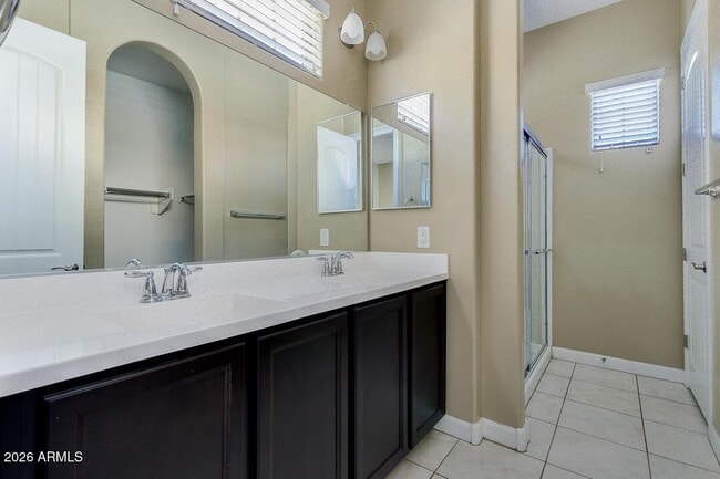 Building Photo - 1367 S Country Club Dr