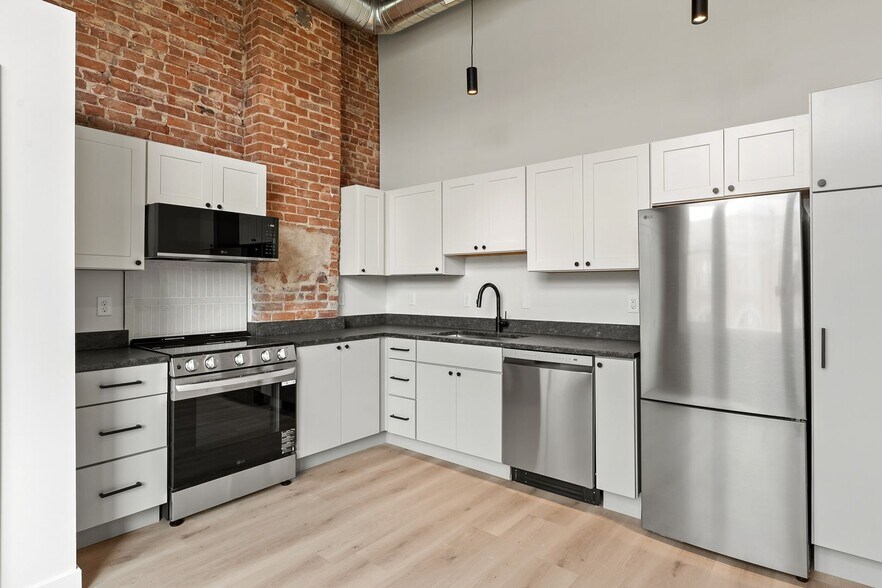 Building Photo - 266 E Michigan Ave