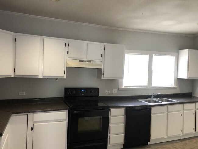 Building Photo - 1211 Monroe St