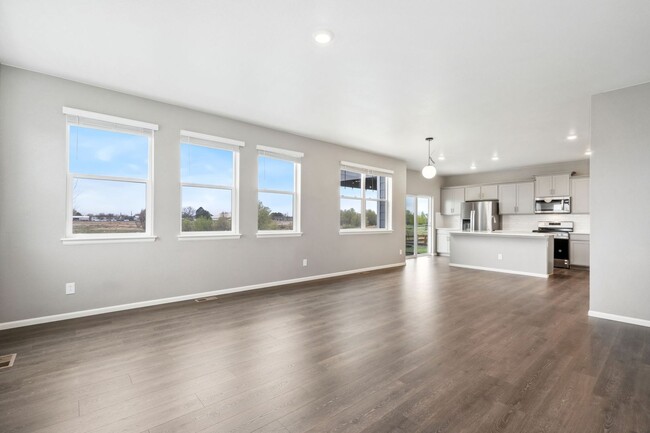 Building Photo - Spacious 4BD Bennet Floorplan with Full Ba...